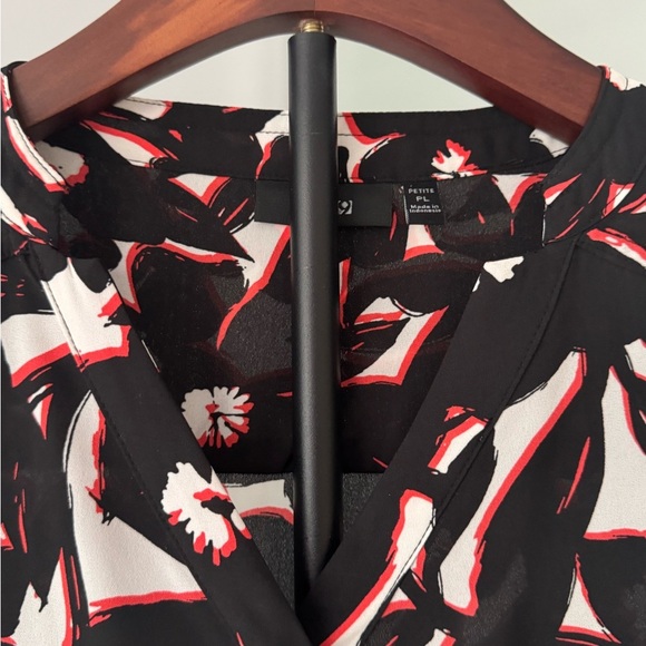 Apt. 9 Woman's Black White Red Abstract Semi Sheer Blouse US PL - Picture 2 of 12
